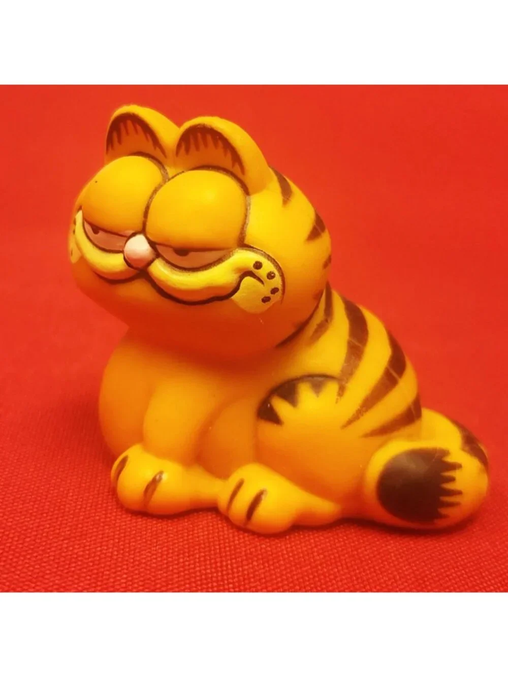 Vintage Garfield Sitting PVC Figurine